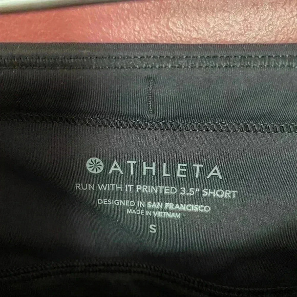Athleta Run with it 3.5 Short - Picture 4 of 6